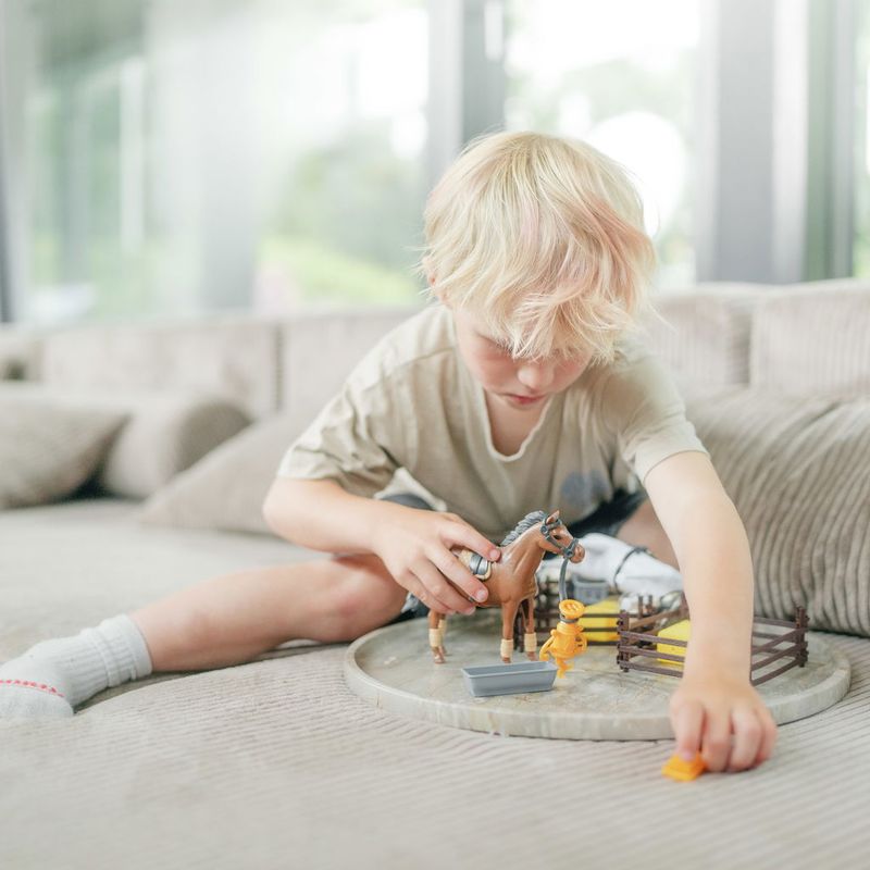 Hestegårdssett 8 deler | Mumuru lekesett | Realistiske hester