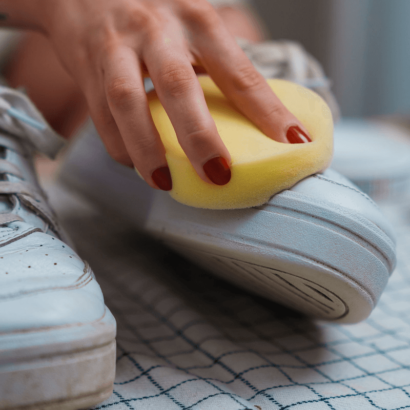 Sneakerrens for hvite sko | Enkel og effektiv skopleie