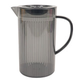 Stripe Vannmugge 1,5L | Sotet grå plast | Med lokk og håndtak